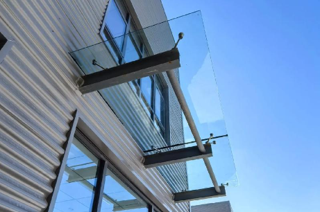 玉树为什么要给钢结构雨棚打孔！